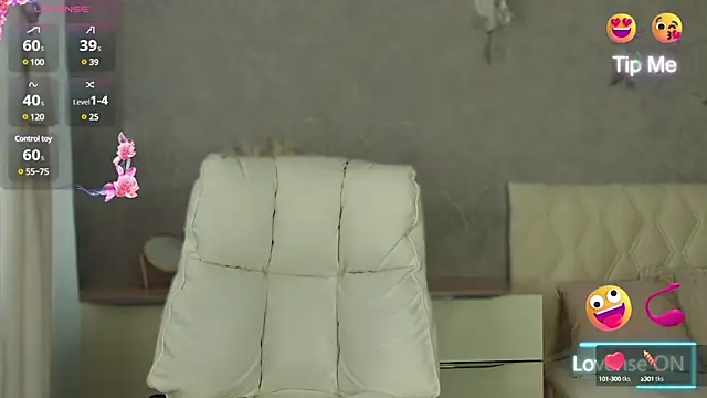 LianaCruz   online show from 02.14.25