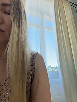 LianaCruz   online show from 04.16.26