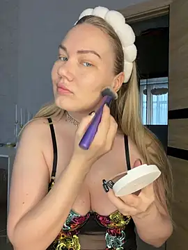 LianaCruz   online show from 04.20.26