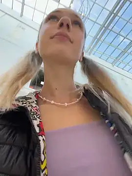 Lia  Love online show from 09.17.25