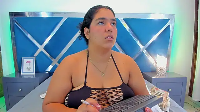 Snapshot of Tiffanymiller00 chatting on 10.27.25 Tiffanymiller00 online show from 10.27.25