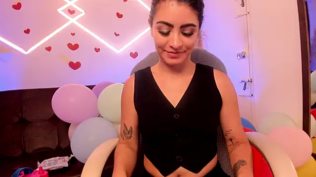 lunaalynch online show from 04.14.26