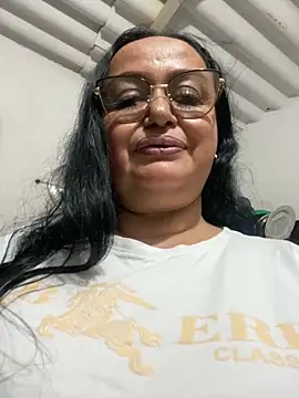 GiaNahomi online show from 01.04.25
