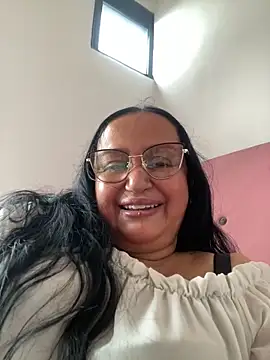 GiaNahomi online show from 01.25.25