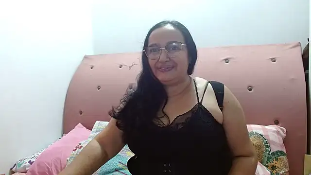 GiaNahomi online show from 02.23.25