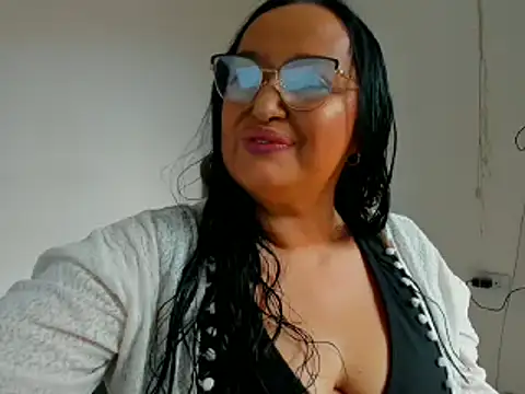 GiaNahomi online show from 03.06.25