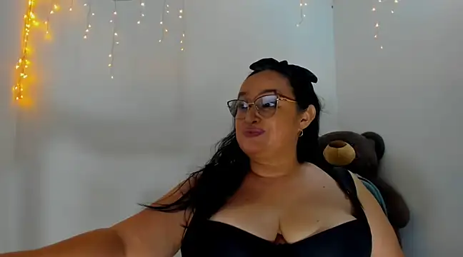 GiaNahomi online show from 03.11.25