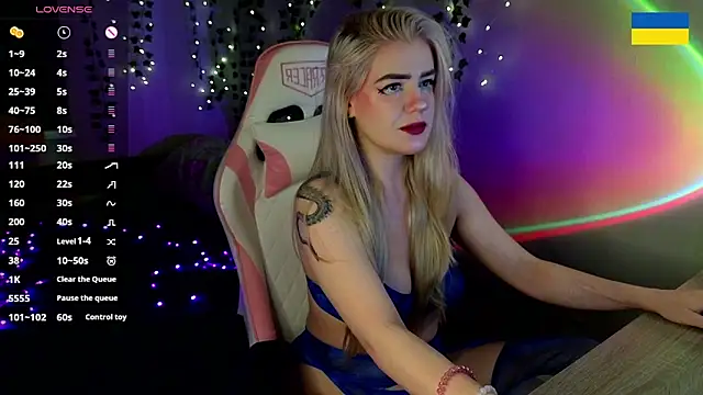 RedVelveten online show from 09.08.25