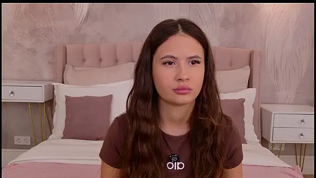 milaleoneli online show from 02.24.26