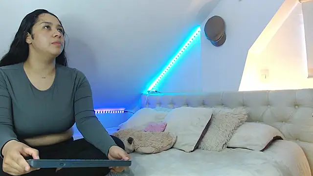 Snapshot of Scarlett_Jazmin chatting on 10.18.25 Scarlett Jazmin online show from 10.18.25