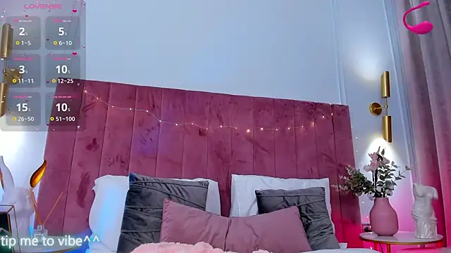 Snapshot of Mayzzie chatting on 01.29.25 Mayzzie online show from 01.29.25