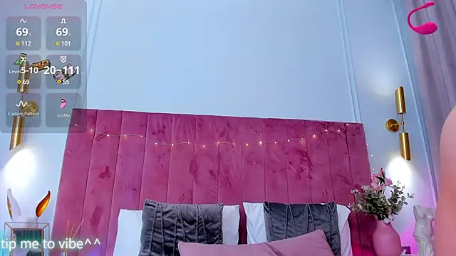 Snapshot of Mayzzie chatting on 02.08.25 Mayzzie online show from 02.08.25