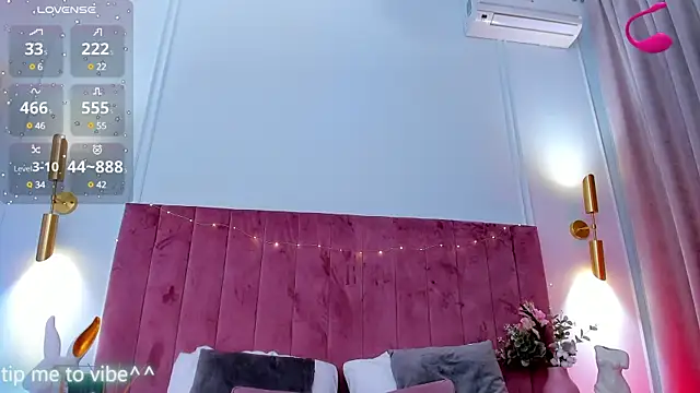 Snapshot of Mayzzie chatting on 02.15.25 Mayzzie online show from 02.15.25