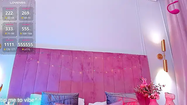 Snapshot of Mayzzie chatting on 02.22.25 Mayzzie online show from 02.22.25