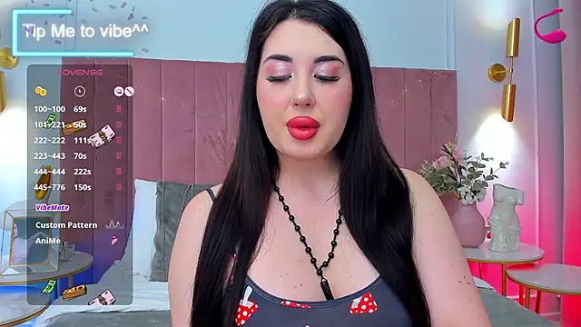 Snapshot of Mayzzie chatting on 09.21.25 Mayzzie online show from 09.21.25