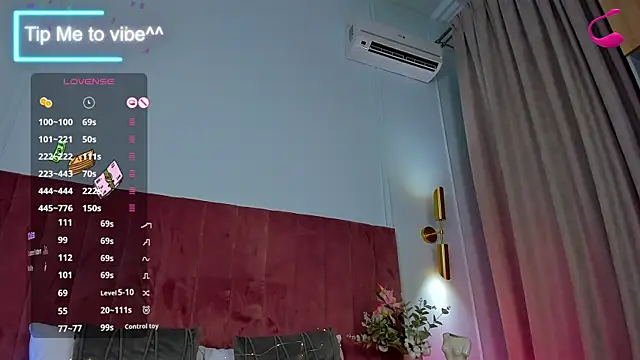 Snapshot of Mayzzie chatting on 10.01.25 Mayzzie online show from 10.01.25