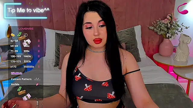 Snapshot of Mayzzie chatting on 10.19.25 Mayzzie online show from 10.19.25