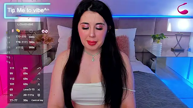 Snapshot of Mayzzie chatting on 11.13.25 Mayzzie online show from 11.13.25