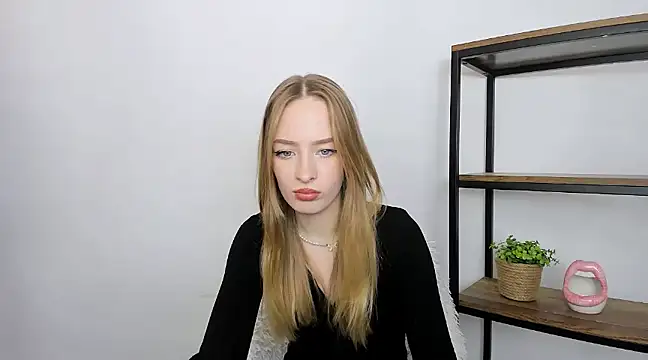 Snapshot of LilaGold chatting on 12.03.24 LilaGold online show from 12.03.24