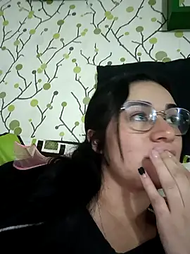 Snapshot of Hanna_Kinsley chatting on 12.29.24 Hanna Kinsley online show from 12.29.24