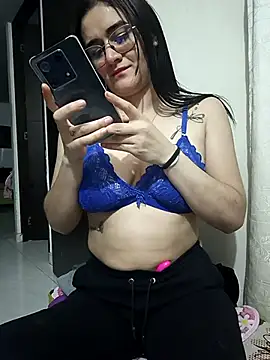 Snapshot of Hanna_Kinsley chatting on 02.05.25 Hanna Kinsley online show from 02.05.25