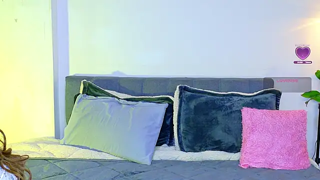 Snapshot of Rouse_Hilton chatting on 10.07.25 Rouse Hilton online show from 10.07.25