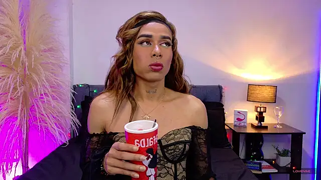 Snapshot of Rouse_Hilton chatting on 11.12.25 Rouse Hilton online show from 11.12.25