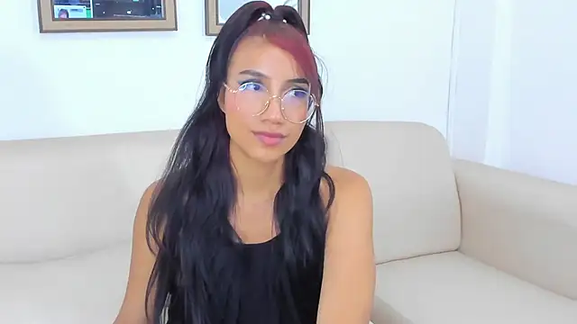 naomiii   online show from 01.28.25