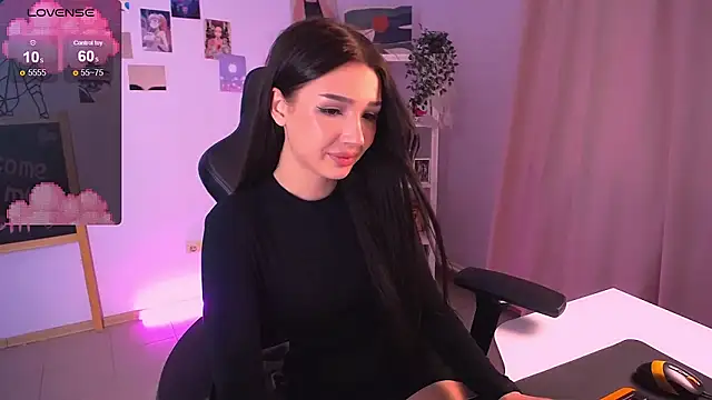 Snapshot of EmmaKeam chatting on 12.04.24 EmmaKeam online show from 12.04.24