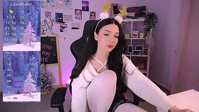 Snapshot of EmmaKeam chatting on 12.22.24 EmmaKeam online show from 12.22.24