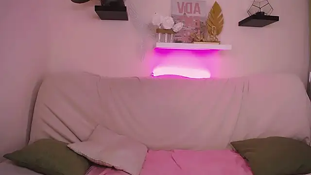 Snapshot of EmmaKeam chatting on 01.28.25 EmmaKeam online show from 01.28.25