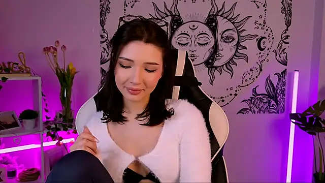 Snapshot of EmmaKeam chatting on 03.11.25 EmmaKeam online show from 03.11.25