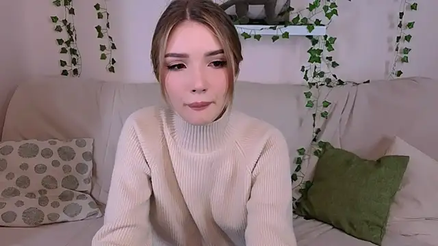 Snapshot of EmmaKeam chatting on 10.02.25 EmmaKeam online show from 10.02.25