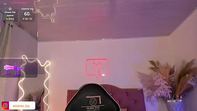 Snapshot of Amara_tay chatting on 02.11.26 Amara tay online show from 02.11.26