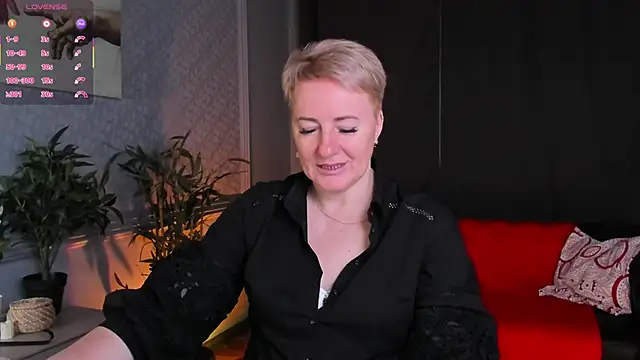 Snapshot of Nika_Smit chatting on 06.13.26 Nika Smit online show from 06.13.26
