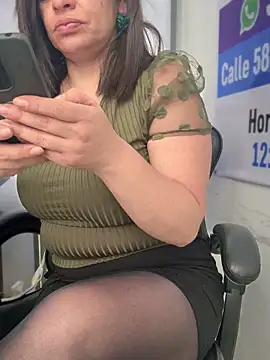 Snapshot of NATHALIA-28_ chatting on 12.17.25 NATHALIA-28 online show from 12.17.25