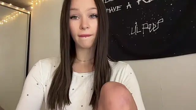 Snapshot of ur_molly chatting on 11.01.25 ur molly online show from 11.01.25