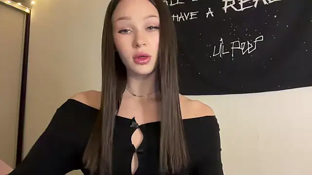 Snapshot of ur_molly chatting on 11.07.25 ur molly online show from 11.07.25