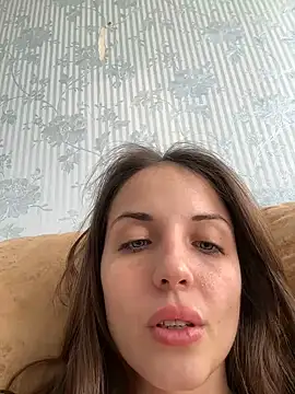 Snapshot of AmiLavs chatting on 12.16.24 AmiLavs online show from 12.16.24