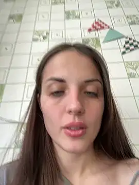 Snapshot of AmiLavs chatting on 12.31.24 AmiLavs online show from 12.31.24