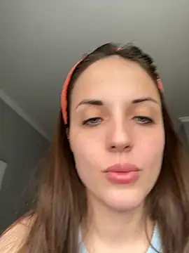 Snapshot of AmiLavs chatting on 02.20.25 AmiLavs online show from 02.20.25