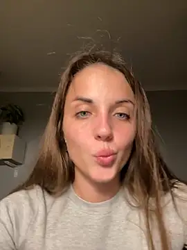 Snapshot of AmiLavs chatting on 09.17.25 AmiLavs online show from 09.17.25