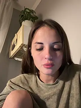 Snapshot of AmiLavs chatting on 09.22.25 AmiLavs online show from 09.22.25