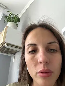 Snapshot of AmiLavs chatting on 09.24.25 AmiLavs online show from 09.24.25