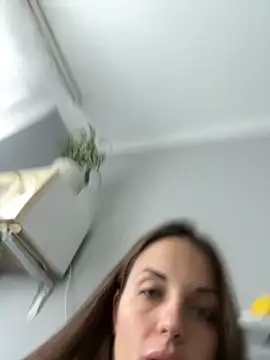 Snapshot of AmiLavs chatting on 10.20.25 AmiLavs online show from 10.20.25