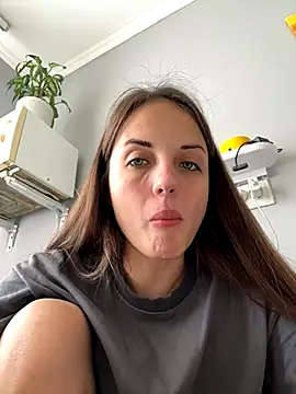 Snapshot of AmiLavs chatting on 10.21.25 AmiLavs online show from 10.21.25