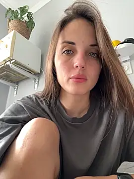 Snapshot of AmiLavs chatting on 10.31.25 AmiLavs online show from 10.31.25