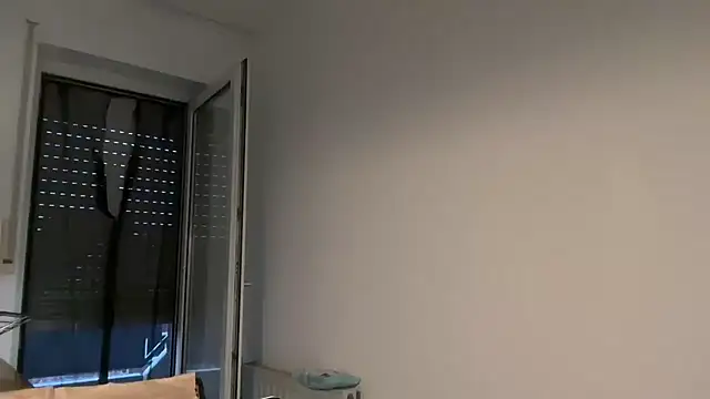 Snapshot of EmilyWi_ chatting on 10.13.25 EmilyWi online show from 10.13.25