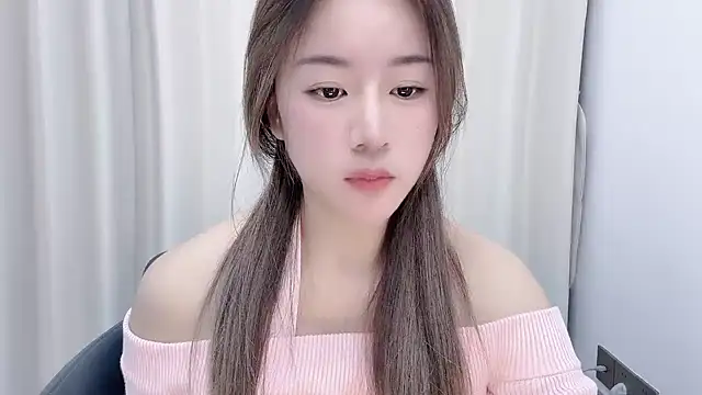 chloe-01 online show from 12.04.24