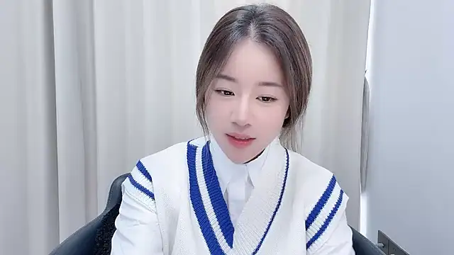 chloe-01 online show from 12.21.24